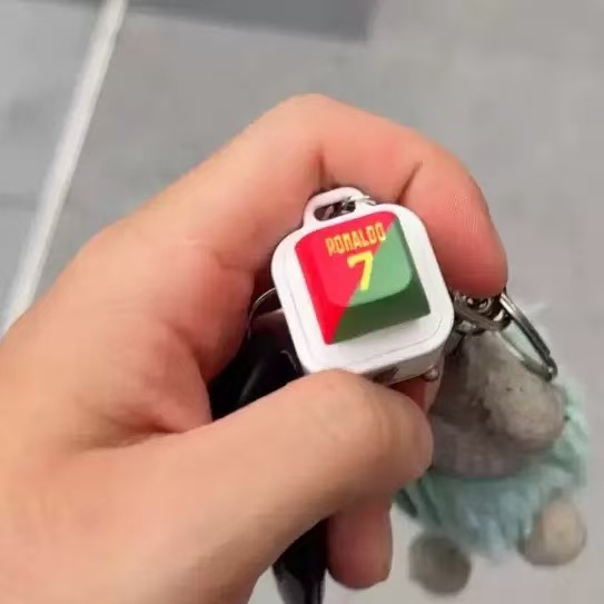 Haaland soccer-themed keychain - Prank Toys recension och pris